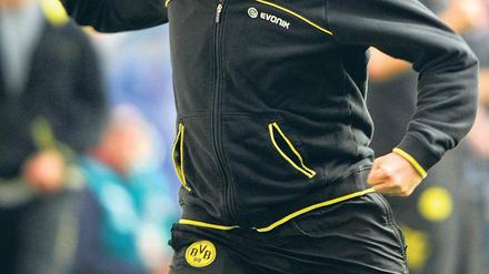 Der um sich selbst tanzt. Dortmunds Trainer Jürgen Klopp feierte das 1:1 in Hamburg schon wie die Meisterschaft. Foto: Reuters