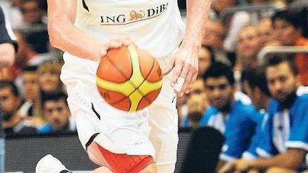 Zurück auf dem Parkett. Dirk Nowitzki spielte in Bamberg erstmals seit dem Sieg im NBA-Finale in Miami 