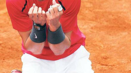 Ich kann es gleich begreifen. Rafael Nadal nach seinem großen Triumph. Foto: AFP
