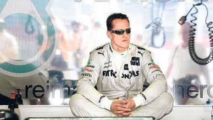 Aufmerksamkeitsweltmeister ohne Aufmerksamkeit. Michael Schumacher fand sich irgendwann allein auf weiter Strecke und freiem Feld wieder. Nun hören er auf und leidet daran.