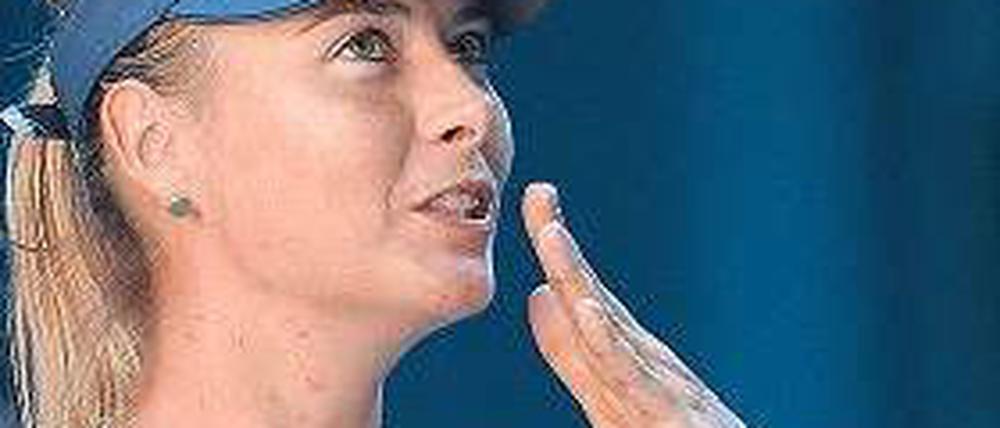 Küsschen für alle. Maria Scharapowa feiert Siege mit einstudierten Gesten. Foto: AFP
