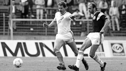 Für Blau-Weiß aktiv. Stanislav Levy (r.) beim Spiel in Braunschweig 1988. Foto: Imago