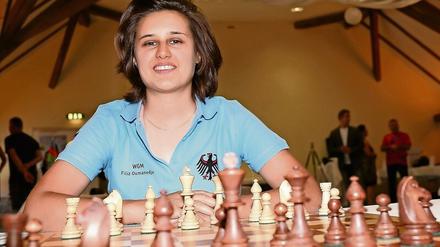 Aufgabe der anderen. Wenn sie Männer besiegt, ist das für ihre Gegner oft schwer zu ertragen. Dabei gelingt Filiz Osmanodja das regelmäßig, in Deutschland ist sie laut Rangliste des deutschen Schachbundes die Nummer 16 bei den Frauen. 