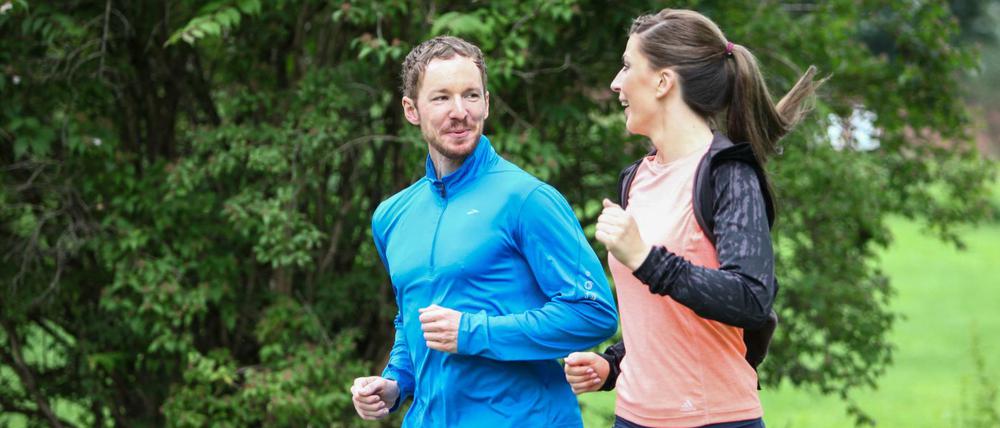 Wer einen Marathon laufen will, sollte sich vorher vom Arzt untersuchen lassen und lange darauf trainieren.