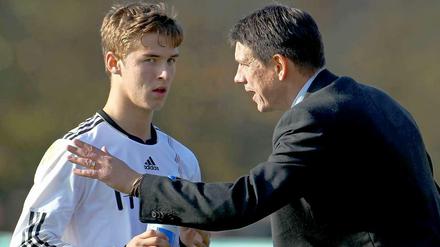 Martin Kobylanski, hier im Gespräch mit dem gebürtigen Berliner und zwischenzeitlichen U19-Nationaltrainer Christian Ziege, soll das Offensivspiel der Unioner beleben.
