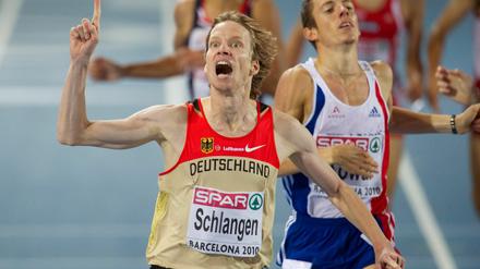 Carsten Schlangen jubelt über seinen zweiten Platz über 1500 Meter.