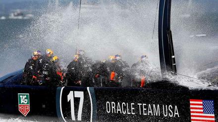 Einfach spritziger: Das Oracle-Team USA holt beim America's Cup einen 1:8-Rückstand auf und gleicht aus.