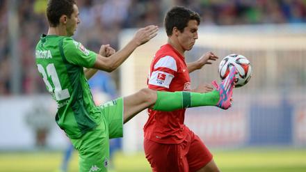 Gladbachs Branimir Hrgota gegen Mainz' Marc-Oliver Kempf: Viel Krampf im Spiel.