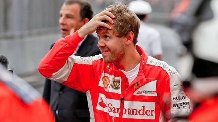 Wie bitte? Kein Gridgirls? Sebastian Vettel findet das lächerlich.