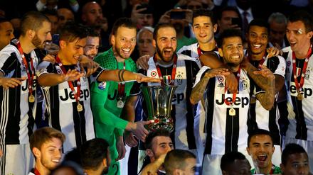 Die Spieler von Juventus Turin feiern den Sieg in der Coppa Italia.