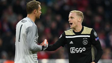 Man sieht sich. Manuel Neuer (l.) hat schon in der Champions League gegen Ajax Bekanntschaft mit der Stärke des holländischen Fußballs gemacht.