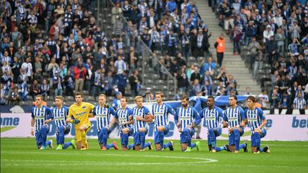 Herthas Team vor dem Spiel gegen Schalke.