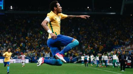 Gegen Paraguay hat Neymar einen Elfmeter verschossen, aber als Antwort darauf ein 70-Meter-Solo mit abschließendem Torerfolg hingelegt.