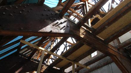 Im Dachstuhl vieler Gründerzeitbauten sieht man, dass auf Holz gebaut wurde, wie hier im „Haus Cumberland“ am Kurfürstendamm.