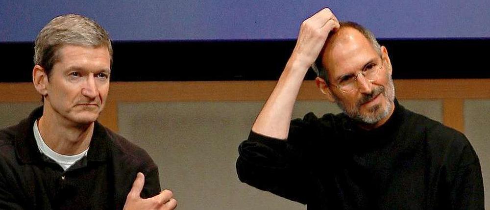 Tim Cook (links) und Steve Jobs: Der COO steht seit Jahren in täglichen Kontakt mit seinem Chef.
