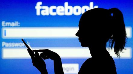 Soziale Netzwerke. Facebook hat weltweit mehr als 1,3 Milliarden Nutzer. Die Kopie StudiVZ ist praktisch bedeutungslos geworden. 
