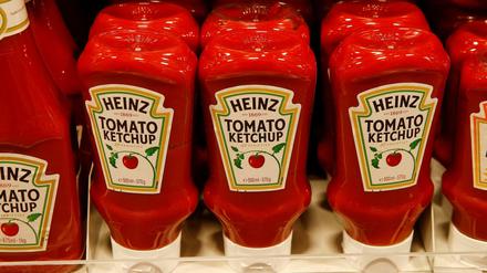 Seltener Anblick: In Edeka-Filialen geht der Heinz-Ketchup inzwischen zur Neige.
