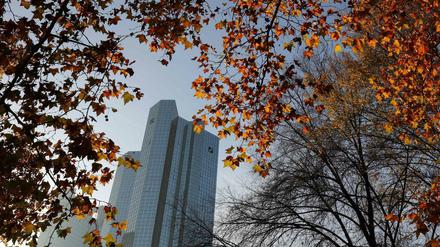 Die Zentrale der Deutschen Bank in Frankfurt wurde am Donnerstag von 170 Beamten durchsucht.