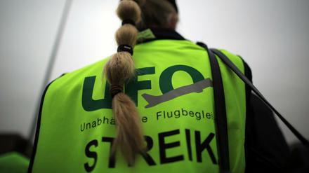 Die Flugbegleiter-Gewerkschaft Ufo bleibt im Lufthansa-Konzern auf ihrem Kurs zu einem Streik. (Archivbild)