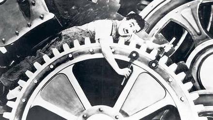 Im Räderwerk. Der Mensch als Knecht der Uhr – persifliert 1936 von Charlie Chaplin in „Moderne Zeiten“. Foto: p-a/Mary Evans Pi