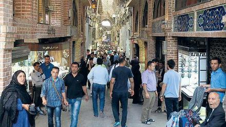 Auf dem Basar in Teheran kauft vor allem die Unter- und Mittelschicht.