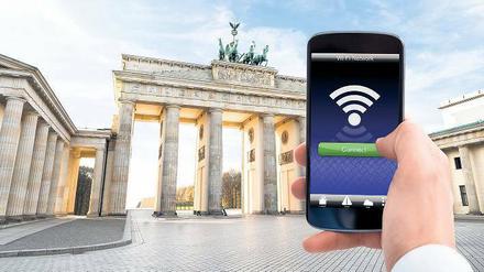 Berliner und Touristen bekommen nach mehreren Anläufen in der Stadt Zugang zum Internet.