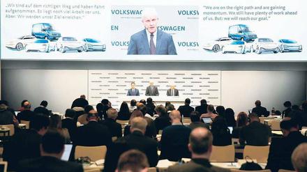 Zum ersten Mal präsentierte VW-Chef Matthias Müller die Bilanz des Konzerns in der Berliner Niederlassung. 
