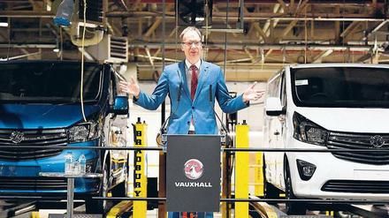Zu Gast bei der Schwestermarke: Opel-Chef Michael Lohscheller spricht vor Vauxhall-Mitarbeitern im Werk in Luton in Großbritannien. 