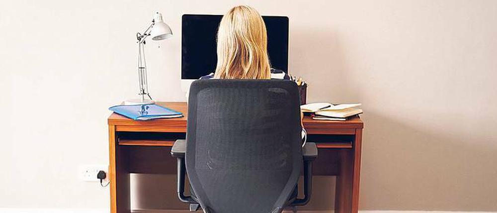 Ein Nachteil ist, dass sich Mitarbeiter im Home Office isoliert fühlen und sich nicht austauschen können.