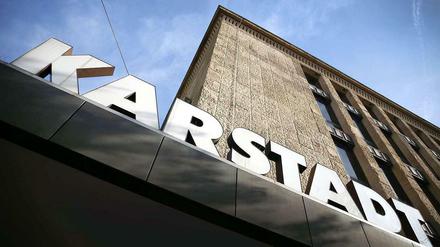 Die angeschlagene Warenhauskette Karstadt ringt um Reformen.