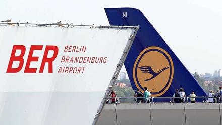 Die Lufthansa will Schadenersatz für den verschobenen Start am BER.