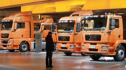 Ganz schön orange. Noch kommen MAN-LKW aus München - doch der Wolfsburger VW-Konzern wäre gern der neue Eigentümer. 