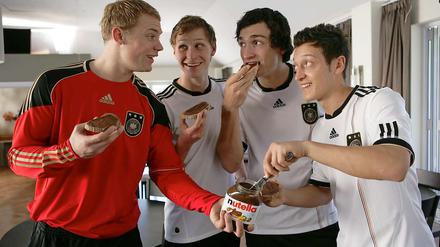 Die haben's drauf: Manuel Neuer, Benedikt Höwedes, Mats Hummels und Mesut Özil (von links nach rechts) haben Werbung für Nutella gemacht.