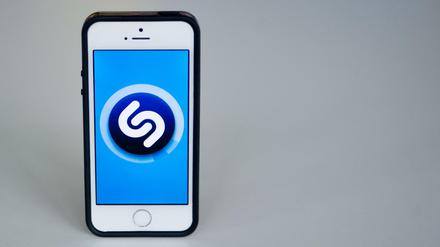 Mehr als eine Milliarde Downloads: Apple kauft die populäre Musikerkennungs-App Shazam. 