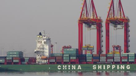 Container im Hafen von Rizhao in der chinesischen Provinz Shandong.