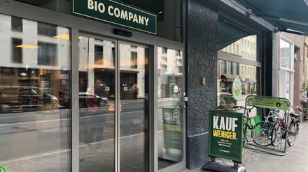 Auch in der Brunnenstraße in Mitte fordert Bio Company seine Kunden auf, weniger zu kaufen.