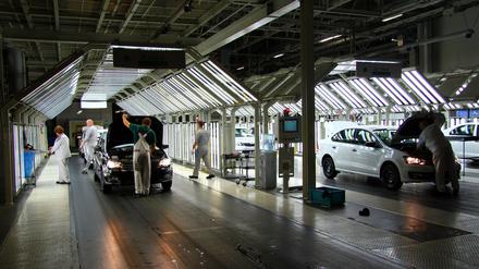 Qualitätskontrolle fertiger Fahrzeuge im VW-Werk im russischen Kaluga, rund 170 Kilometer südlich von Moskau.