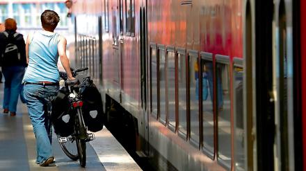 In Zügen gibt es für Radtouristen oft zu wenig Platz.