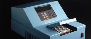 Design-Ikone in der Biotech: „Baby blue“ heißt dieser frühe Prototyp einer PCR-Maschine.