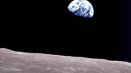 „Earthrise“, das berühmte Foto, aufgenommen vom Astronauten Bill Anders.