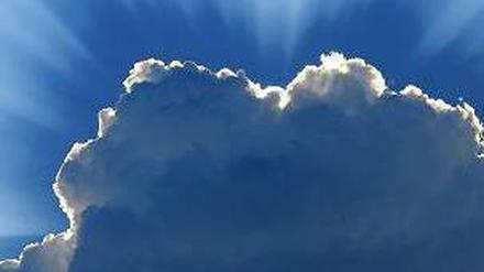 Sonnenschirm. An der Oberseite der Wolken werden die Strahlen reflektiert, drunter wird’s kühler. Dieser Effekt wird aber bei steigenden Temperaturen verhältnismäßig schwächer. Foto: ddp