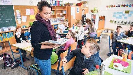 Freie Stellen in Grundschulen werden nicht nur in Berlin zu großen Teilen mit Quereinsteigern besetzt.