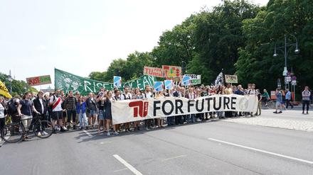 Wissenschaftler*innen und Studierende gemeinsam auf der Straße: Die TU Berlin nahm an der Teilnahme der großen Klimademo am 20. September Teil (Symbolbild)